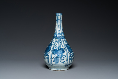A Chinese blue and white kraak porcelain bottle vase, Wanli