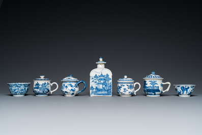 16 Chinese blue and white wares, Kangxi/Qianlong