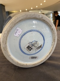 A large Chinese blue and white rouleau vase with floral design, Kangxi