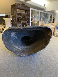 Een grote Chinese gelakte bronzen Boeddha, Ming