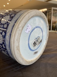 A large Chinese blue and white rouleau vase with floral design, Kangxi