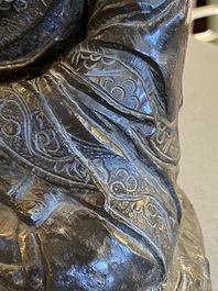 Een grote Chinese gelakte bronzen Boeddha, Ming