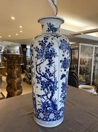 A large Chinese blue and white rouleau vase with floral design, Kangxi