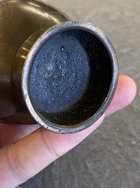 Vase de forme 'hu' en bronze incrust&eacute; d'argent, Chine, 17/18&egrave;me