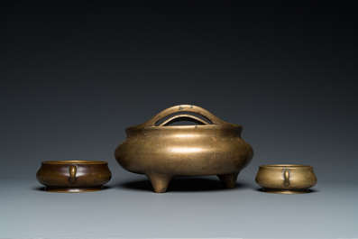 Trois br&ucirc;le-parfums en bronze, marques de Xuande et Gu Shi 古式, Qing/R&eacute;publique