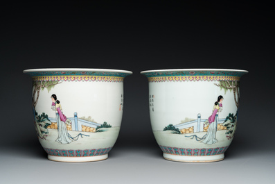 A Chinese famille rose rouleau vase and a pair of jardini&egrave;res, 20th C.