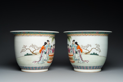 A Chinese famille rose rouleau vase and a pair of jardini&egrave;res, 20th C.