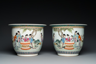 A Chinese famille rose rouleau vase and a pair of jardini&egrave;res, 20th C.