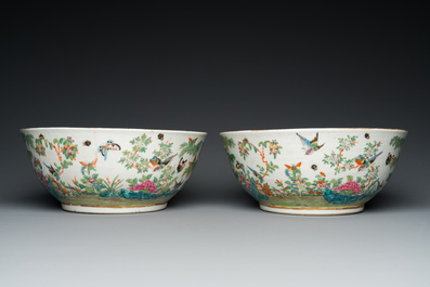 A pair of Chinese Canton famille rose bowls, 19th C.