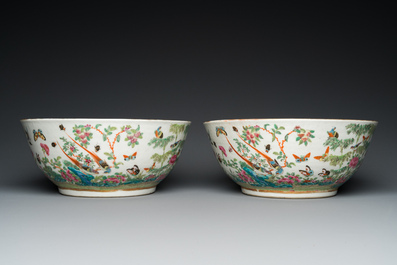 A pair of Chinese Canton famille rose bowls, 19th C.