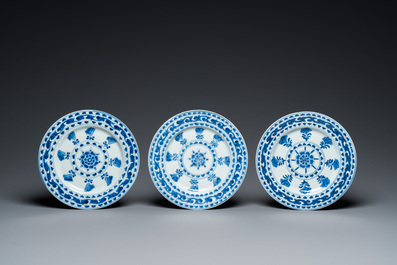 Two Chinese blue and white dishes and five plates with floral design, Kangxi