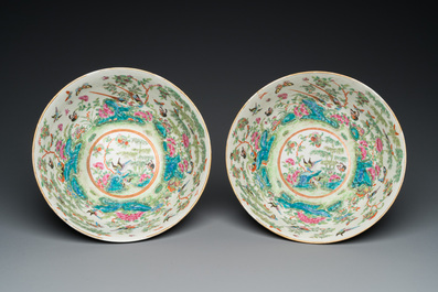 A pair of Chinese Canton famille rose bowls, 19th C.