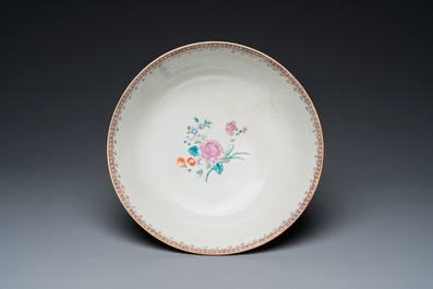 A Chinese famille rose 'mandarin' bowl and a dish, Qianlong