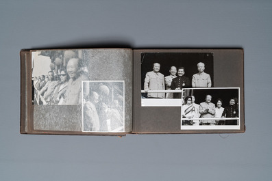 Een album met foto's van een bezoek aan China tijdens de Culturele Revolutie, ca. 1965