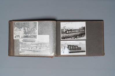 Een album met foto's van een bezoek aan China tijdens de Culturele Revolutie, ca. 1965