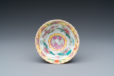Vier Chinese famille rose borden en een kopje voor de Straits of Peranakan markt, Qianlong merk, 19e eeuw