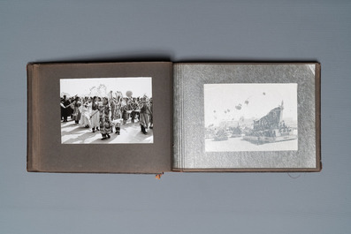 Een album met foto's van een bezoek aan China tijdens de Culturele Revolutie, ca. 1965