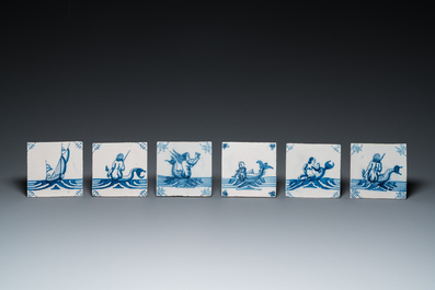 30 blauw-witte Delftse tegels met zeewezens en schepen, 18e eeuw