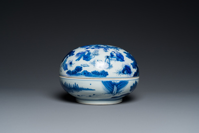 A Chinese blue and white 'fenghuang' box and cover, Transitional period