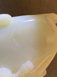 Pot &agrave; pinceaux en jade c&eacute;ladon p&acirc;le, Chine, 19/20&egrave;me
