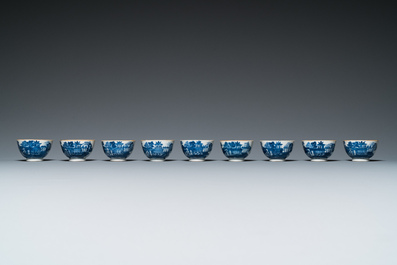 Een uitgebreide collectie overwegend blauw-wit en famille rose Chinees porselein, Kangxi en later