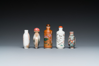 Five Chinese famille rose snuff bottles, 19/20th C.
