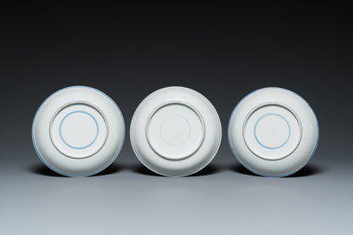 Two Chinese blue and white 'clouds' dishes and three plates, 19th C.