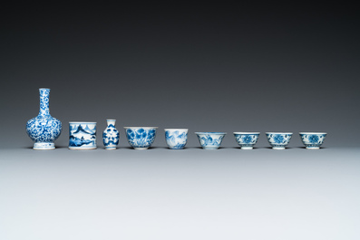 Een diverse collectie Chinees blauw-wit porselein, Kangxi en later