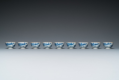 Een uitgebreide collectie overwegend blauw-wit en famille rose Chinees porselein, Kangxi en later