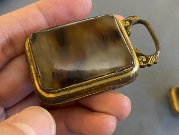 A Chinese agate-mounted gilt bronze belt buckle, late Ming/early Qing