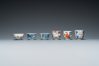 Een uitgebreide collectie overwegend blauw-wit en famille rose Chinees porselein, Kangxi en later