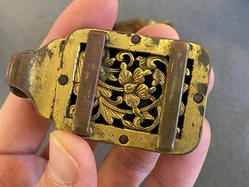 A Chinese agate-mounted gilt bronze belt buckle, late Ming/early Qing