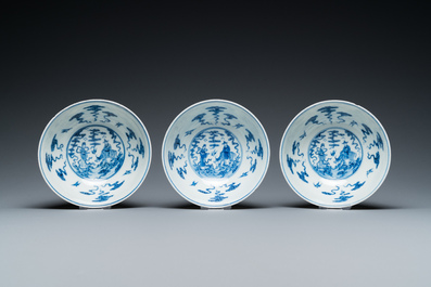 Drie Chinese famille rose kommen met gele sgraffito fondkleur, Daoguang merk en mogelijk periode