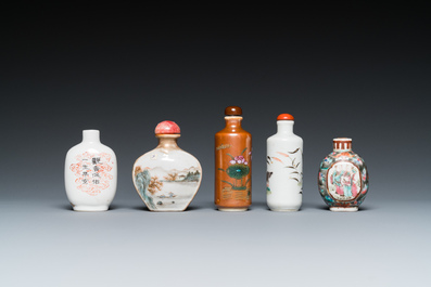 Five Chinese famille rose snuff bottles, 19/20th C.