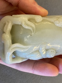 Pot &agrave; pinceaux en jade c&eacute;ladon p&acirc;le, Chine, 19/20&egrave;me