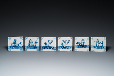 30 blauw-witte Delftse tegels met zeewezens en schepen, 18e eeuw