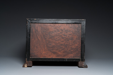 Petit cabinet en bois laqu&eacute; pour le march&eacute; europ&eacute;en, Japon, Edo, 18&egrave;me