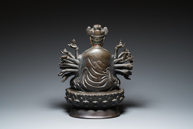 Importante sculpture d'Avalokitesvara &agrave; 20 bras en bronze dor&eacute;, Vietnam, 19/20&egrave;me
