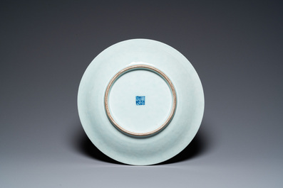 Een Chinese blauw-witte 'lotus' schotel, Qianlong merk en periode
