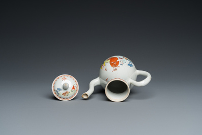 Verseuse couverte en porcelaine de Chine famille rose &agrave; sujet mandarin, Qianlong