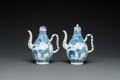 Een paar Chinese blauw-witte dekselkannen met de twaalf dieren uit de Chinese dierenriem, mogelijk voor de Vietnamese markt, 19e eeuw