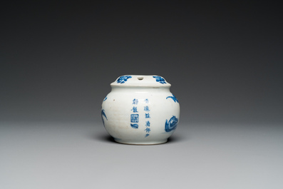 A Chinese blue and white 'Bleu de Hue' water pipe for the Vietnamese market, Lưu hương nh&atilde; ngoạn 雅玩留香 mark, 19th C.