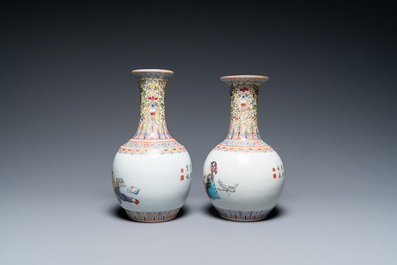 Vier Chinese vazen met Culturele Revolutie decor van landbouwers en kinderen, Zhong Guo Jing De Zhen Zhi 中國景德鎮製 merk