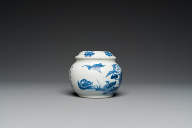 A Chinese blue and white 'Bleu de Hue' water pipe for the Vietnamese market, Lưu hương nh&atilde; ngoạn 雅玩留香 mark, 19th C.