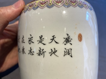 Vier Chinese vazen met Culturele Revolutie decor van boeren en kinderen, Zhong Guo Jing De Zhen Zhi 中國景德鎮製 merk, 20e eeuw