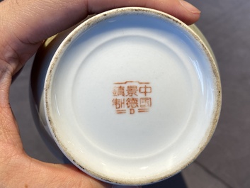 Vier Chinese vazen met Culturele Revolutie decor, gesign. Zhang Jian 章鑑, Chen Yifang 陳義芳 en Zhang Wenchao 章文超, gedat. 1972, 1973 en 1975