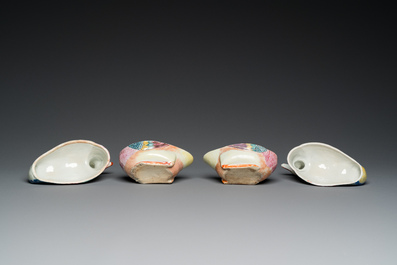 Een paar Chinese famille rose dekselterrines in de vorm van eenden, Qianlong