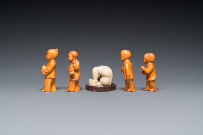 Neuf sculptures de la R&eacute;volution Culturelle en bois, jade et pierre &agrave; savon, Chine