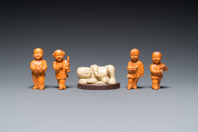 Neuf sculptures de la R&eacute;volution Culturelle en bois, jade et pierre &agrave; savon, Chine