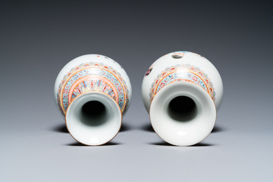 Vier Chinese vazen met Culturele Revolutie decor van landbouwers en kinderen, Zhong Guo Jing De Zhen Zhi 中國景德鎮製 merk